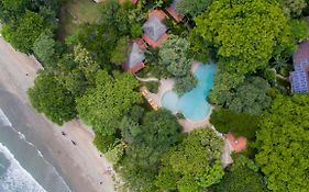 Capitán Suizo Beachfront Boutique Hotel